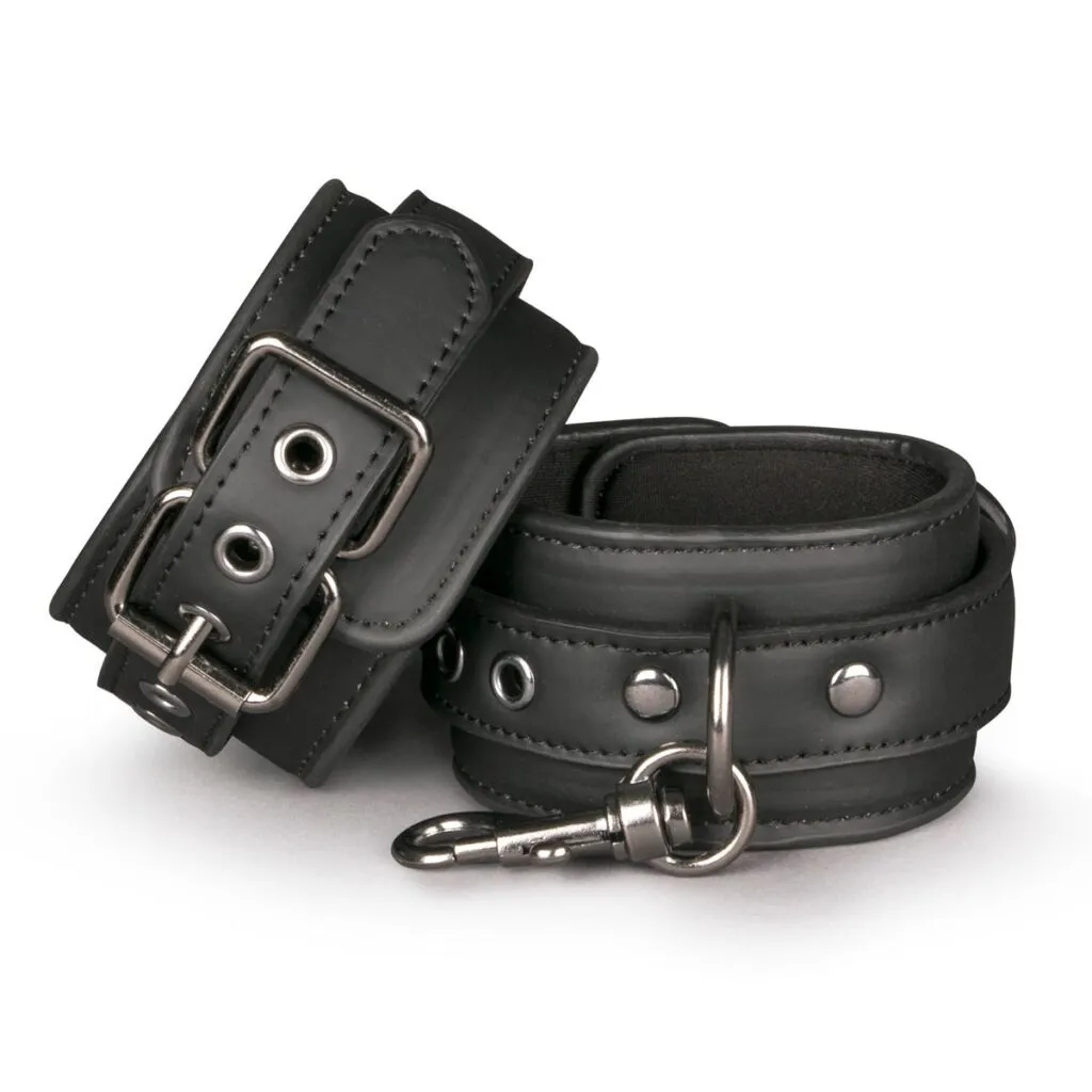 Easytoys Fetish Collection - Faux Leather Handcuffs Zwart (1 stuk)