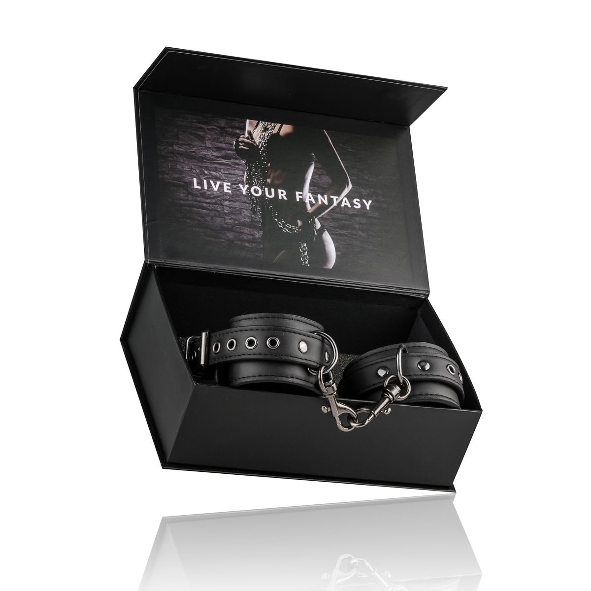 Easytoys Fetish Collection - Faux Leather Handcuffs Zwart (1 stuk) - image 3